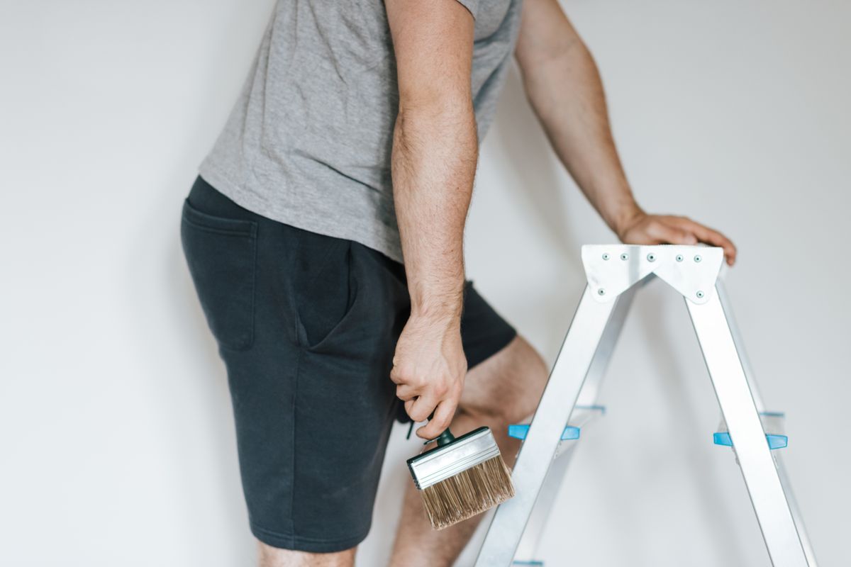 Préparer ses murs avant de peindre : les étapes essentielles - Protéger les sols et les éléments fixes : la première étape indispensable