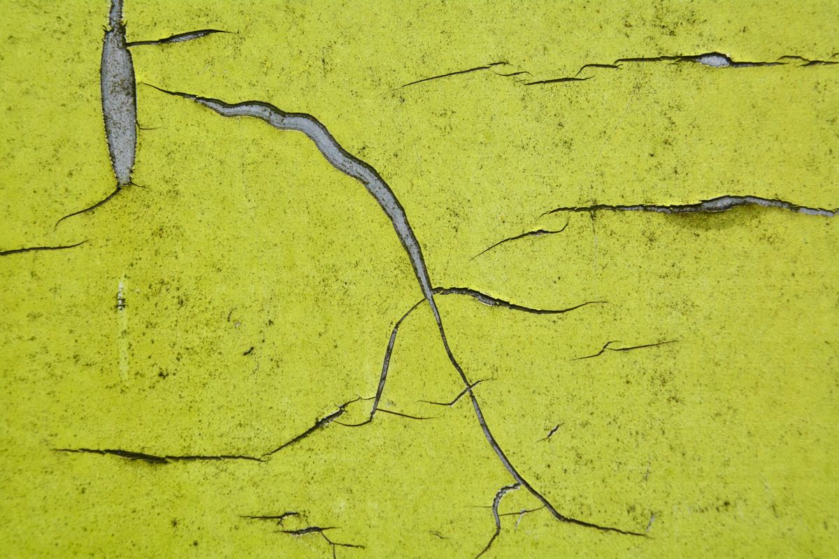 Reboucher des trous et fissures avant de peindre : toutes les étapes pour un mur impeccable