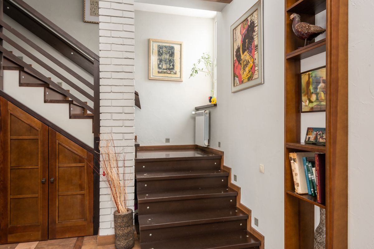 Peindre un escalier en bois : étapes et durabilité