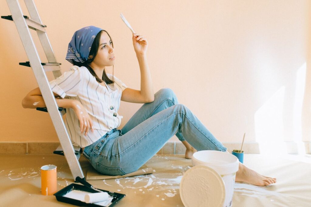 Quelle couleur de peinture pour agrandir une pièce ? Conseils et astuces