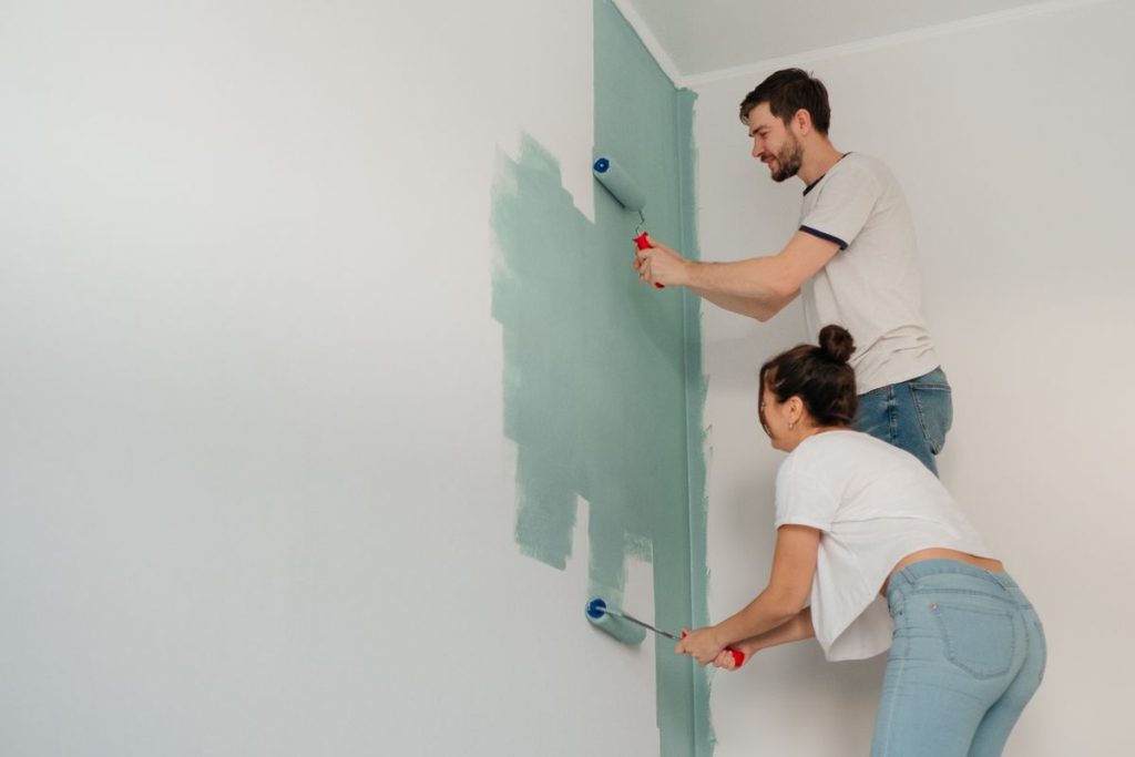 Traces de rouleau sur un mur : causes et rattrapage