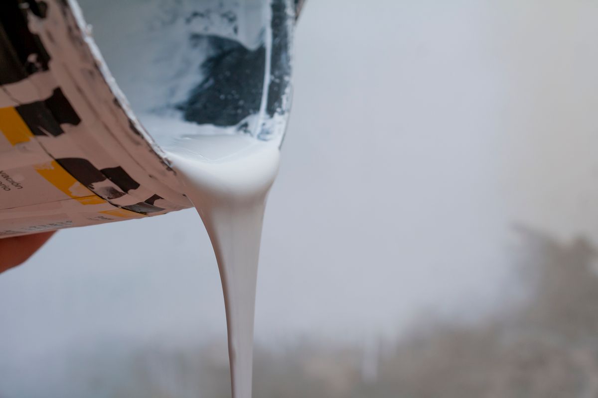 Diluer sa peinture : taux et erreurs à éviter