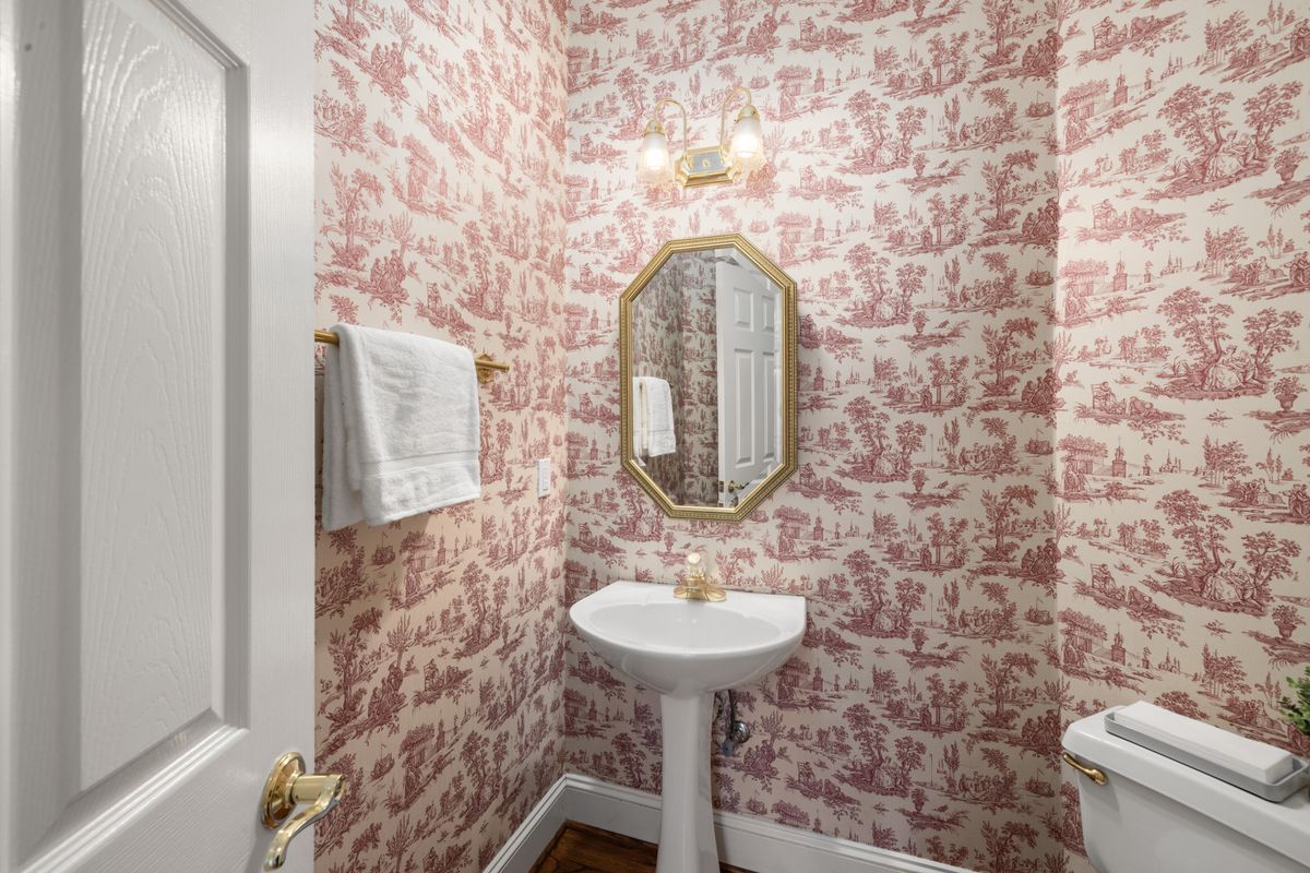 Papier peint dans les toilettes : comment bien choisir - 1. Du papier peint dans les toilettes : est-ce une bonne idée ?