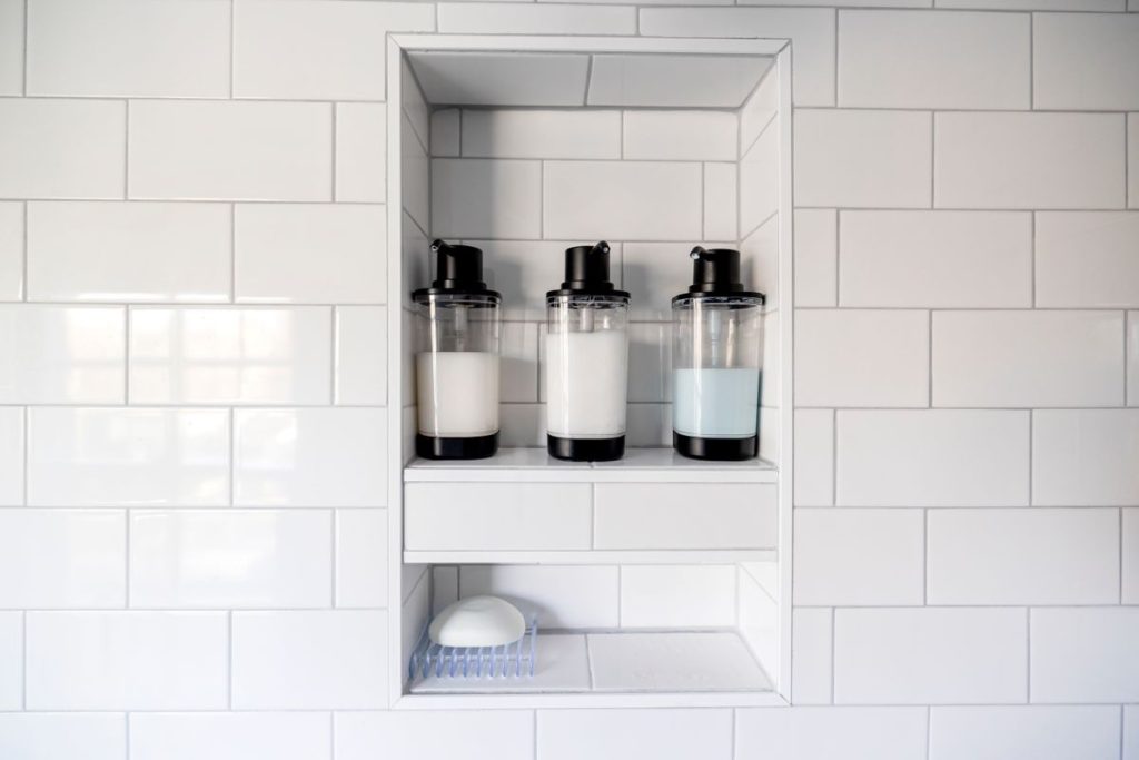 Étagère murale de salle de bain : nos critères de choix